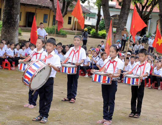 Học sinh Trường Tiểu học Lê Hồng Phong rộn ràng bước vào năm học mới