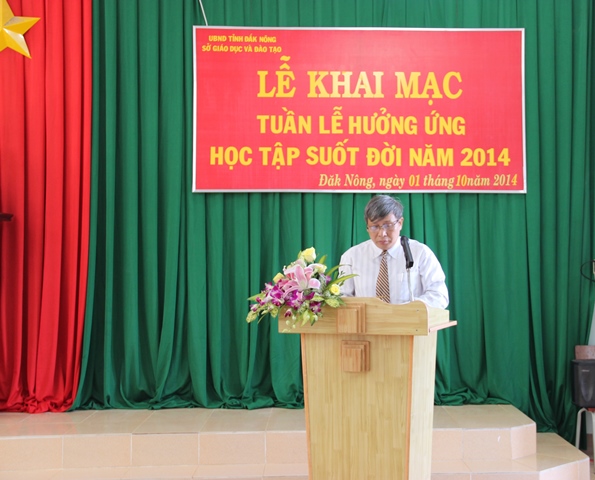 Ông Nguyễn Văn Hòa, Phó Giám đốc Sở Giáo dục-Đào tạo phát động tuần lễ hưởng ứng học tập suốt đời