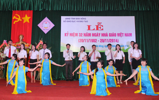 Lễ Kỷ niệm 32 năm ngày Nhà giáo Việt Nam (20/11/1982-20/11/2014) và trao danh hiệu Nhà giáo ưu tú.
