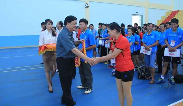Giải bóng chuyền ngành giáo dục chào mừng 33 năm ngày Nhà giáo Việt Nam