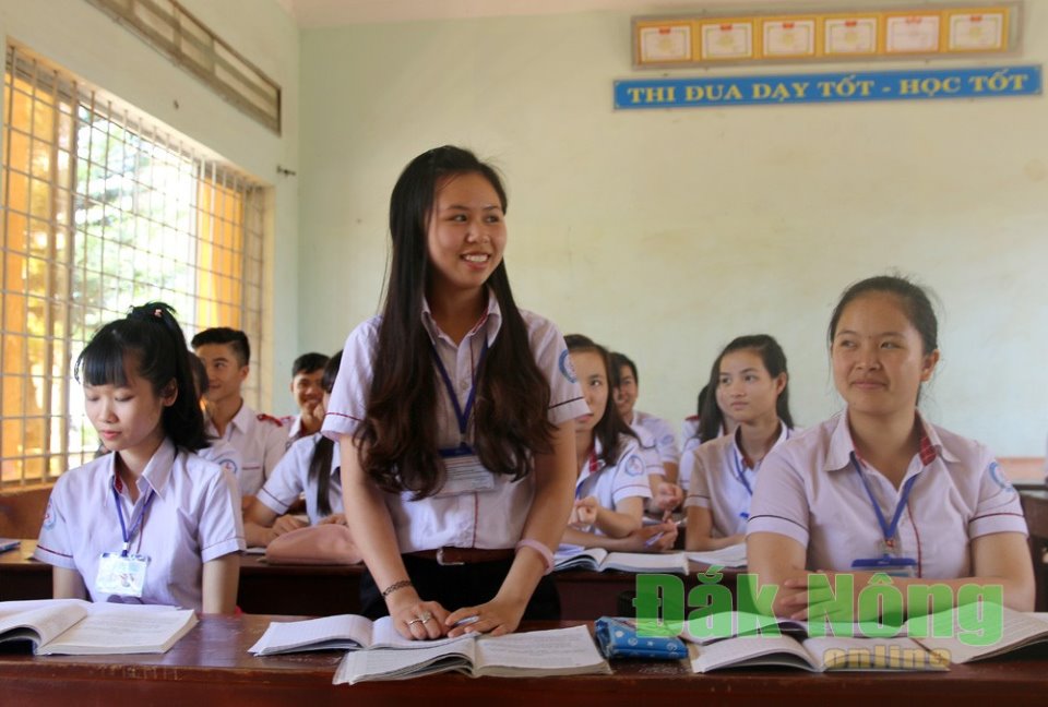 Trường THPT Đắk Song chú trọng phát triển đảng viên trong học sinh