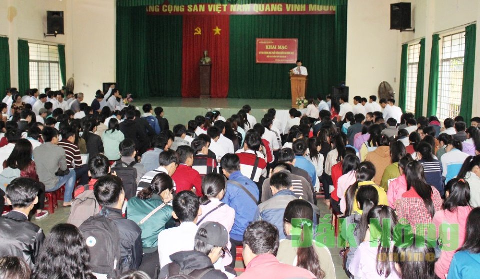 Trên 6.000 thí sinh tỉnh Đắk Nông dự thi môn đầu tiên kỳ thi THPT Quốc gia năm 2017