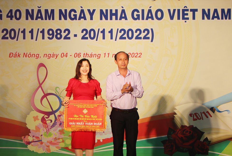 Bế mạc Hội thi văn nghệ chào mừng 40 năm Ngày Nhà giáo Việt Nam
