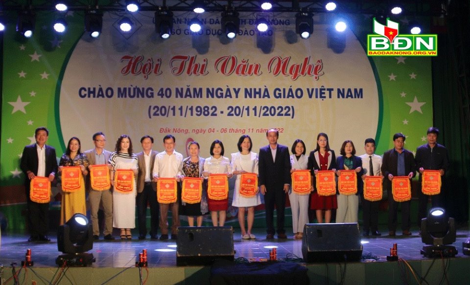 Hội thi văn nghệ chào mừng kỷ niệm 40 năm Ngày Nhà giáo Việt Nam