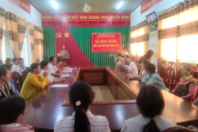 UBND huyện Đắk Glong khai giảng lớp xoá mù chữ năm 2023