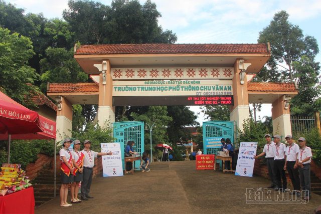 Hình ảnh ngày thi đầu tiên Kỳ thi tốt nghiệp THPT năm 2024 ở Đắk Nông