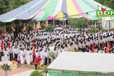 Phó Bí thư Tỉnh ủy, Chủ tịch UBND tỉnh Hồ Văn Mười dự khai giảng tại Đắk R’lấp